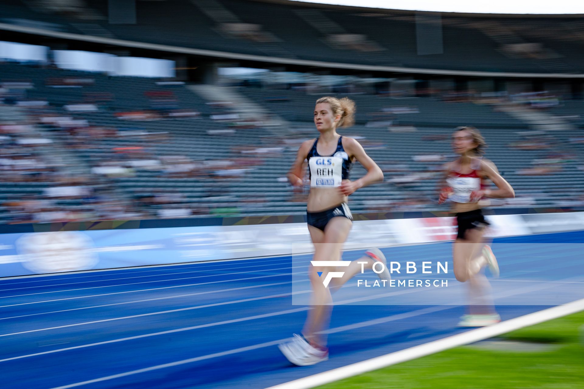 Alina Reh (SCC Berlin) ueber 5000m waehrend der deutschen Leichtathletik-Meisterschaften im Olympiastadion am 26.06.2022 in Berlin